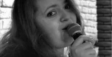 Emilia Stępniewicz na 56 Krajowym Festiwalu Piosenki Polskiej w Opolu.